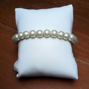 Bracelet, stretchy, cream colored beads